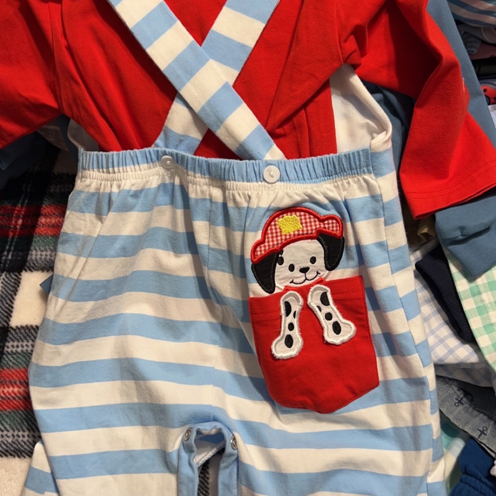 24m Busy Bee’s Firetruck w/ doggy pocket on back ❤️